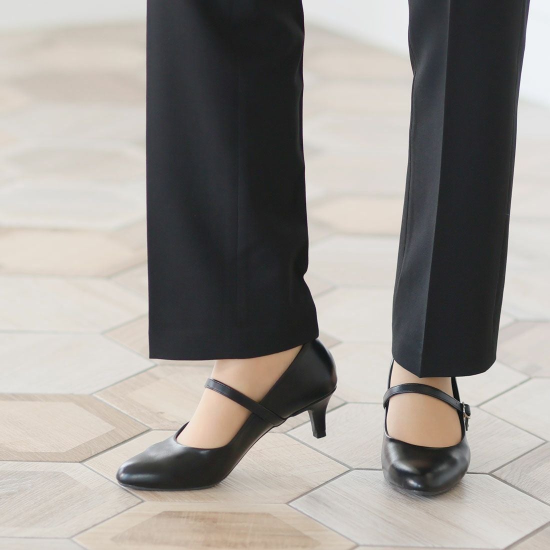 履き心地やみつき感激】アーモンドトゥストラップ5cmヒール感激