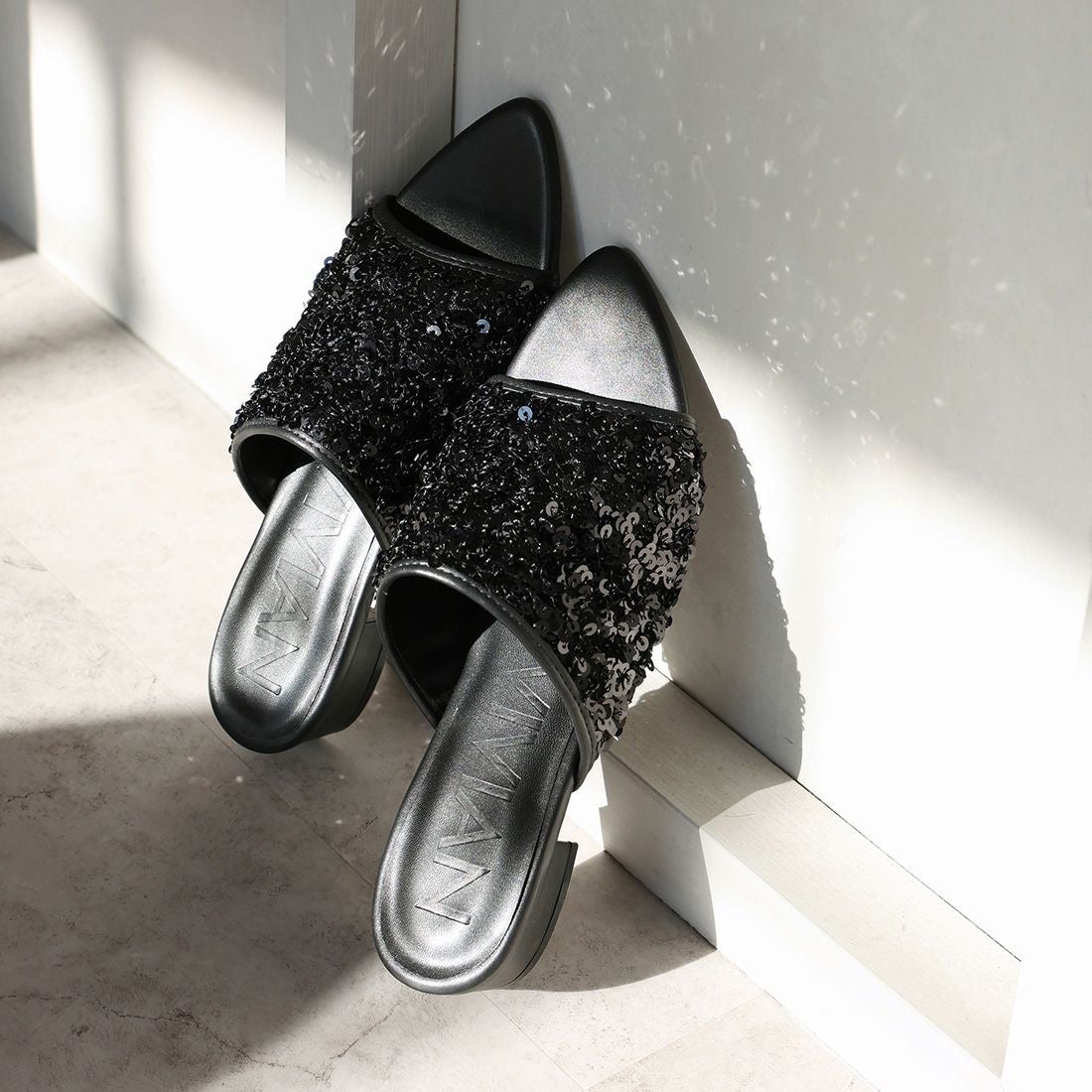 ポインテッドトゥスパンコールミュールサンダル ｜靴・レディース