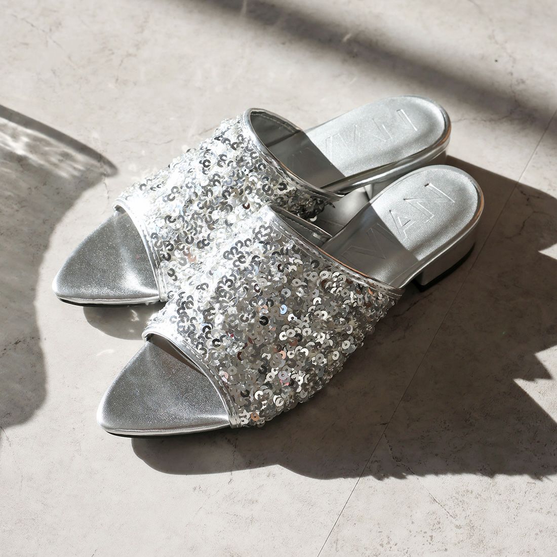 ポインテッドトゥスパンコールミュールサンダル ｜靴・レディース