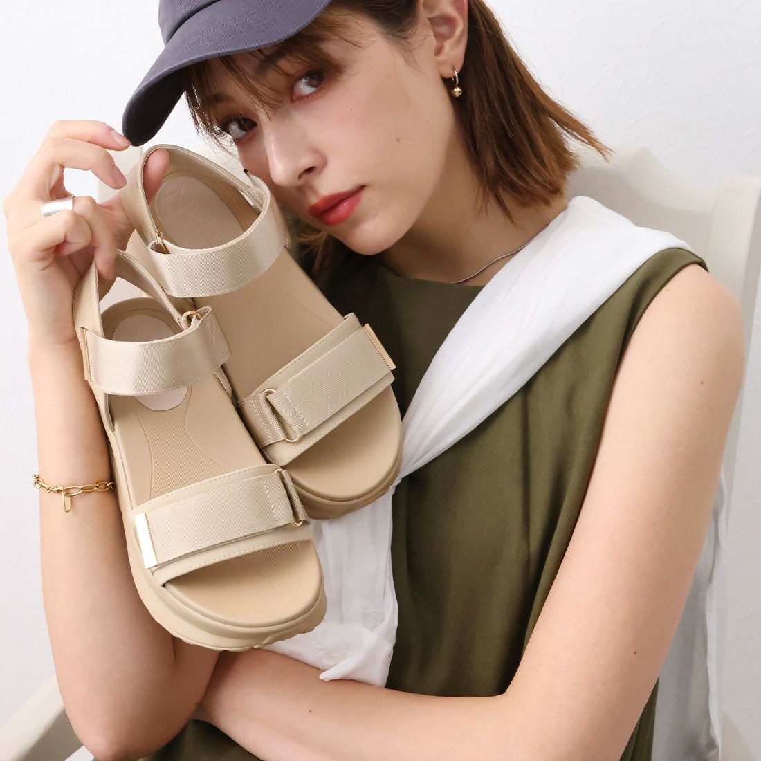 厚底ゴールドパーツベルクロスポーツサンダル ｜靴・レディース