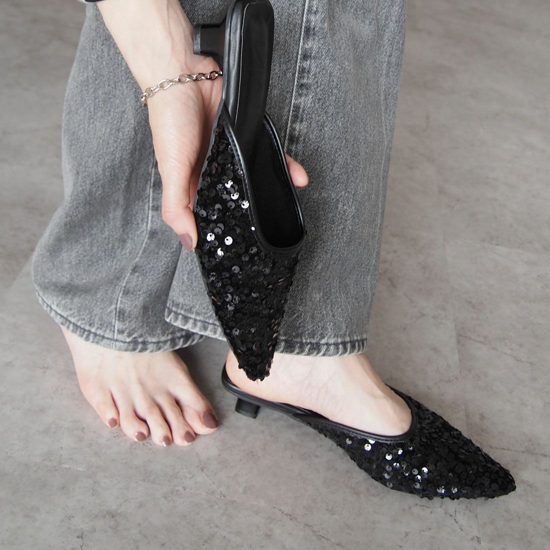 ポインテッドトゥスパンコールミュール ｜靴・レディースシューズの