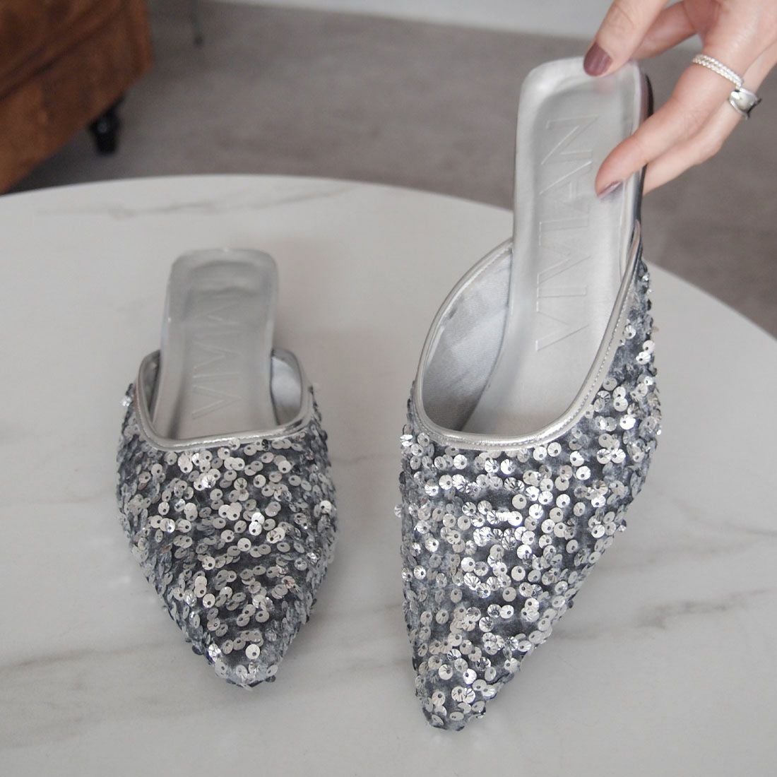 ポインテッドトゥスパンコールミュール ｜靴・レディースシューズの