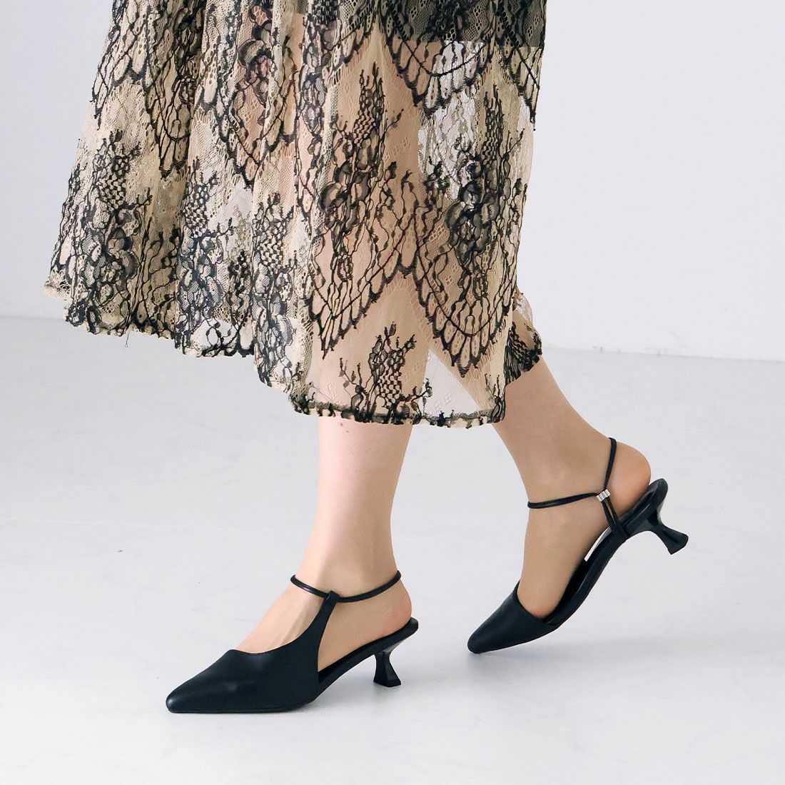 ポインテッドトゥアシメデザインストラップパンプス ｜靴・レディース