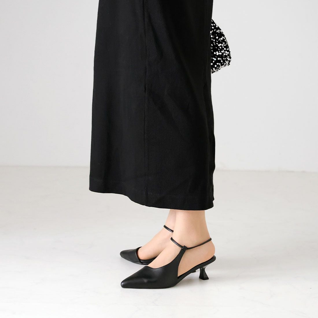 ポインテッドトゥアシメデザインストラップパンプス ｜靴・レディース