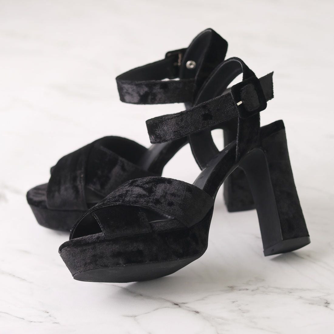 公式ストア/ZOZO限定】厚底プラットフォームクロスバンドストラップ