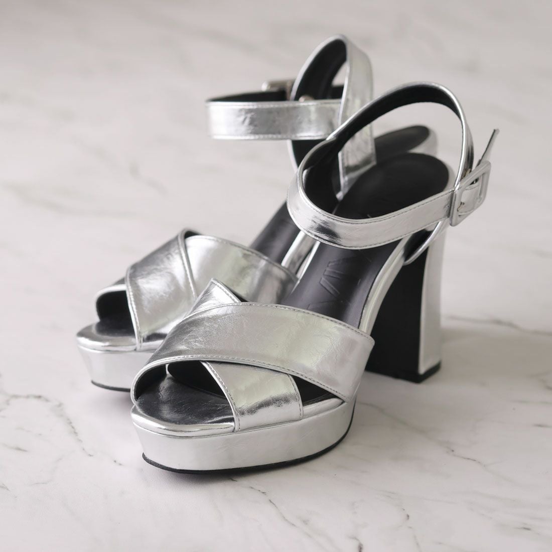 公式ストア/ZOZO限定】厚底プラットフォームクロスバンドストラップ