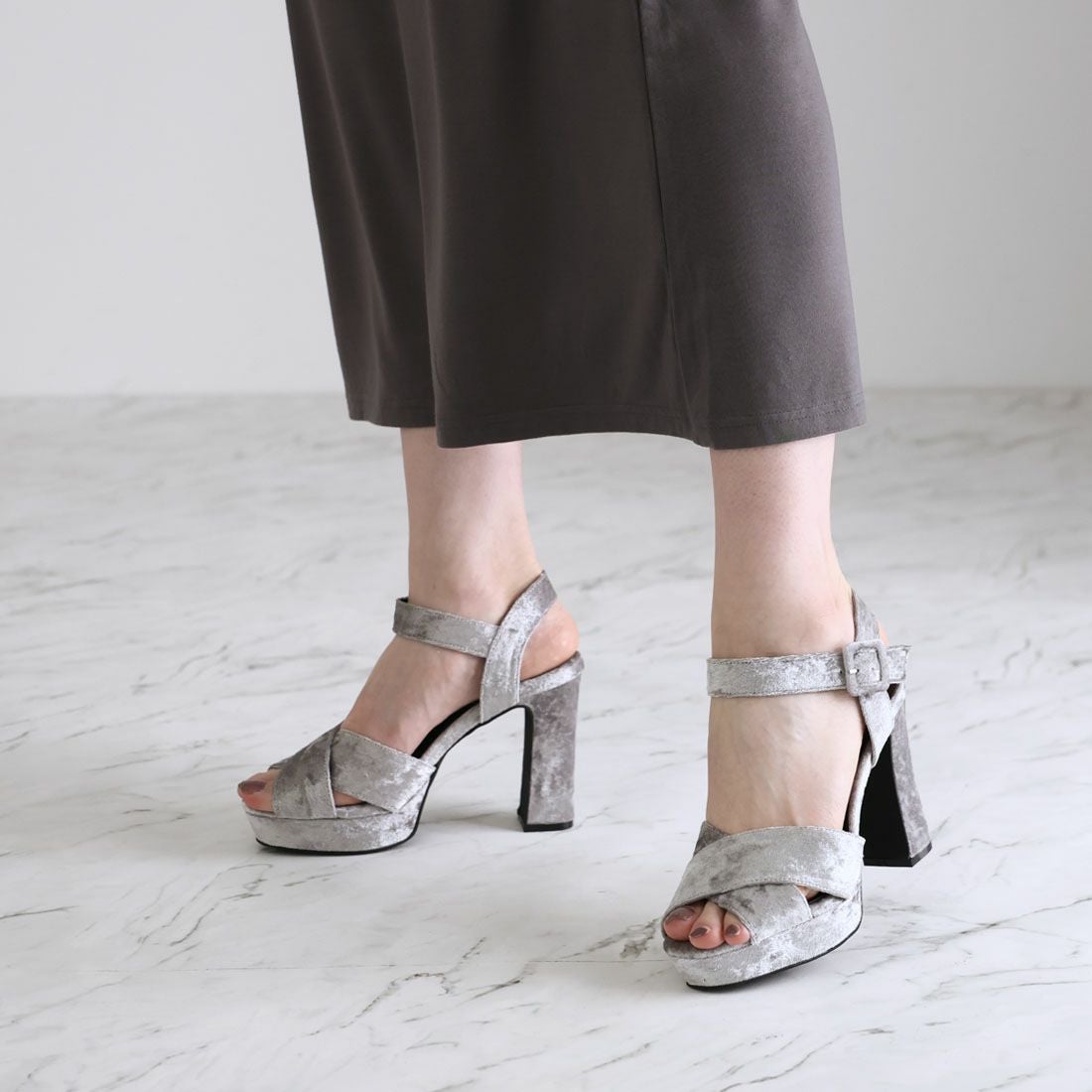 公式ストア/ZOZO限定】厚底プラットフォームクロスバンドストラップ