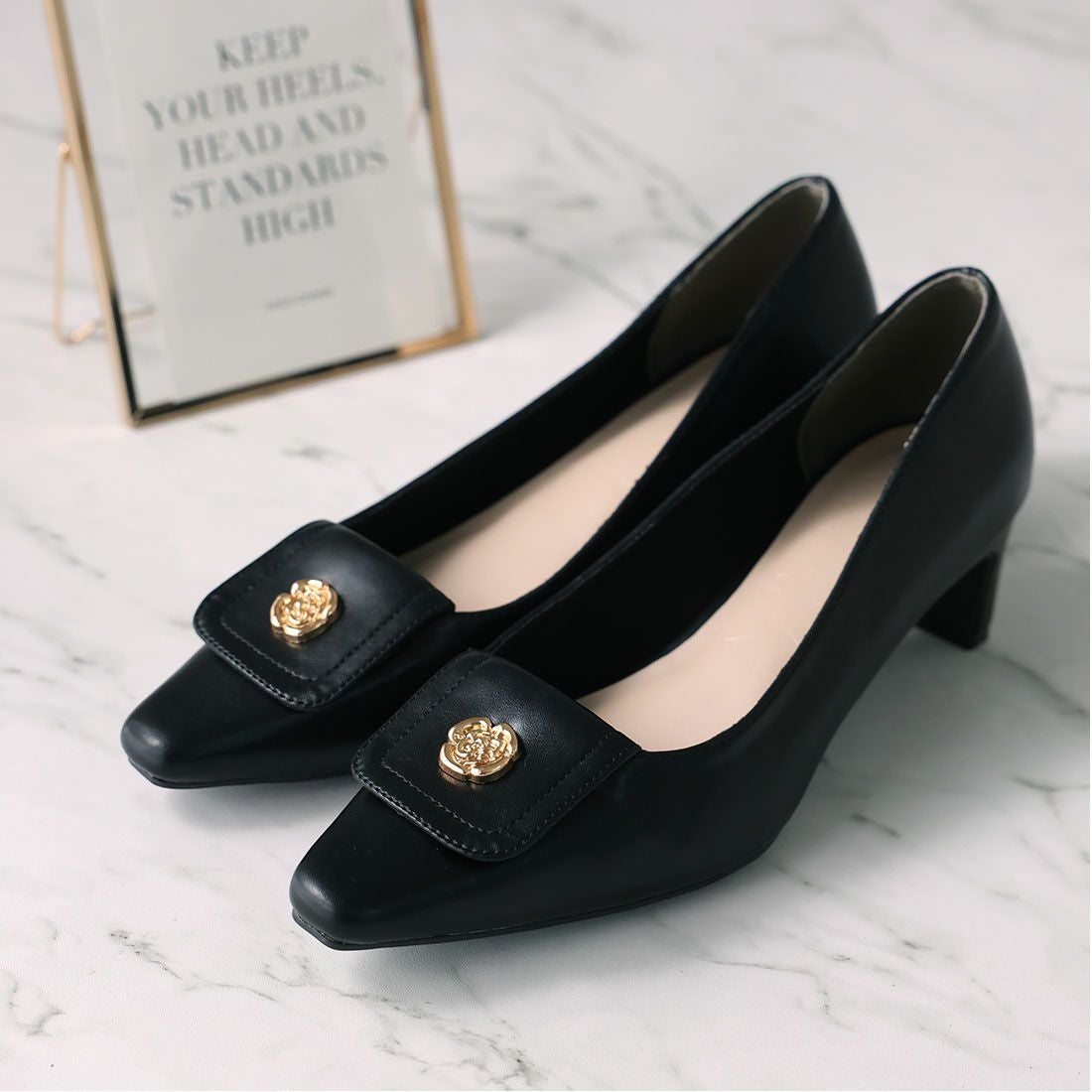 スクエアトゥゴールドパーツプレートヒールパンプス ｜靴・レディース