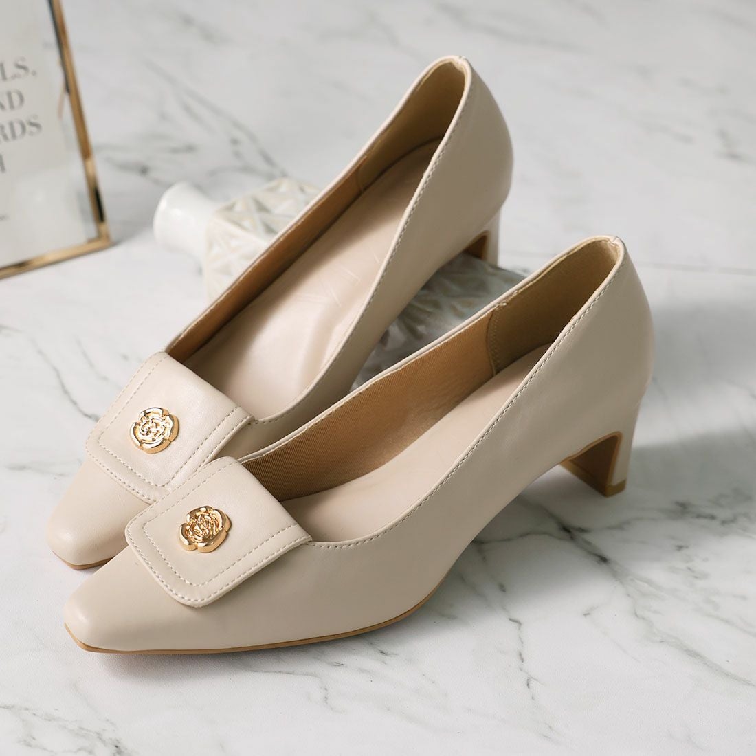 スクエアトゥゴールドパーツプレートヒールパンプス ｜靴・レディース