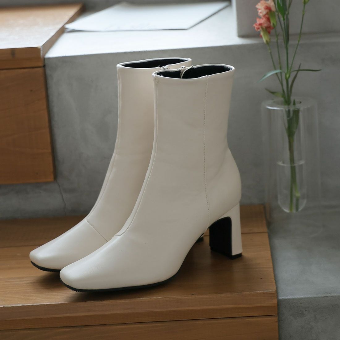 2025年新色追加】スクエアトゥプレートヒールショートブーツ ｜靴