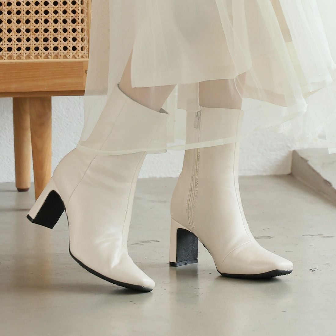 2025年新色追加】スクエアトゥプレートヒールショートブーツ ｜靴