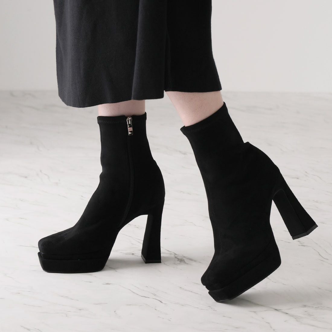 スクエアトゥ厚底プラットフォームストレッチショートブーツ ｜靴