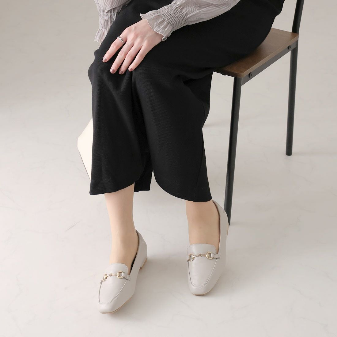 履き心地やみつき感激】スクエアトゥ2cmヒールビット付き感激