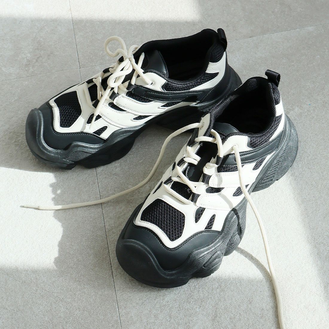 厚底コンビカラーアウトドアスニーカー ｜靴・レディースシューズの