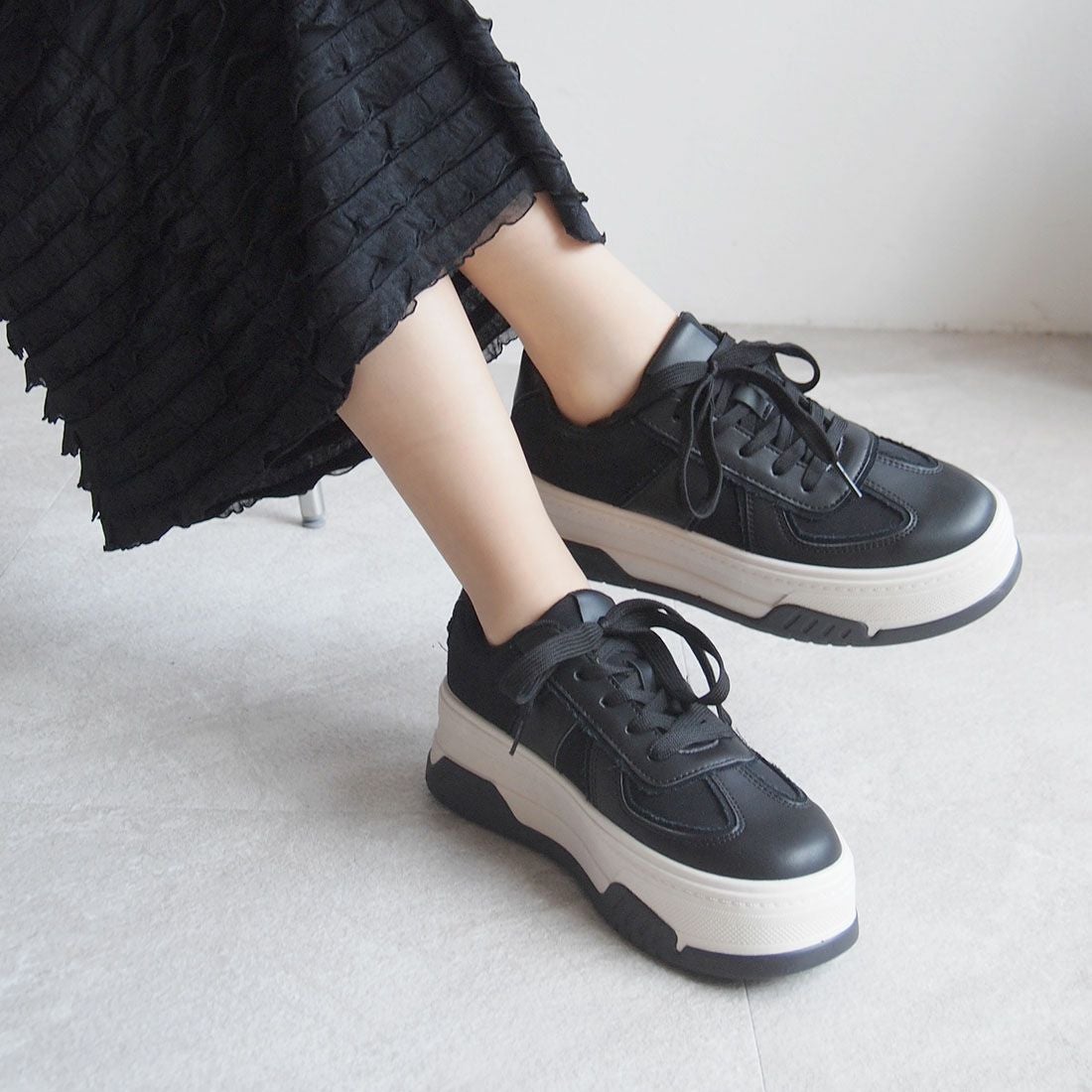厚底Tトゥデザインコンビカラーレースアップスニーカー ｜靴