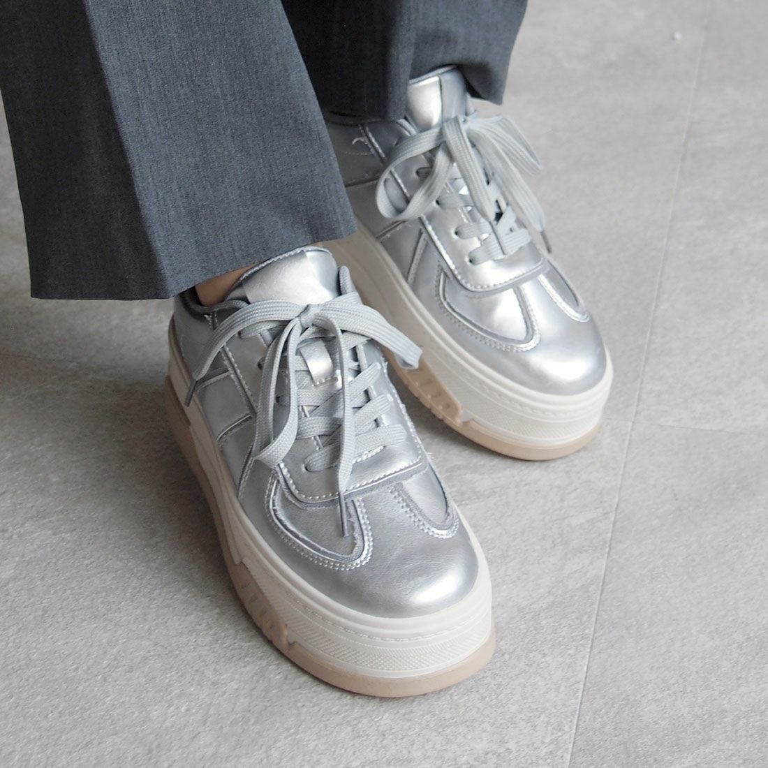 厚底Tトゥデザインコンビカラーレースアップスニーカー ｜靴