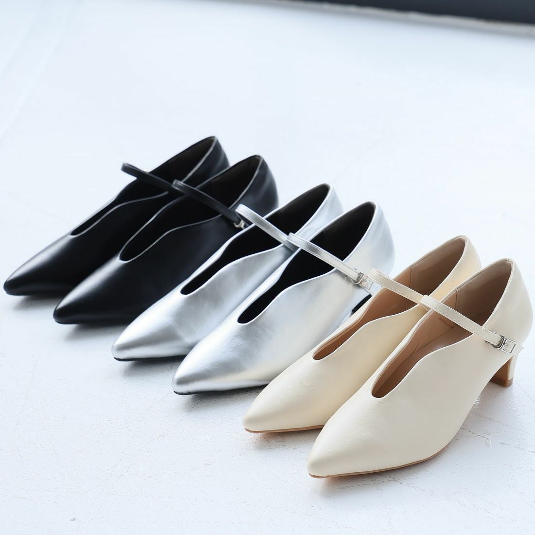 履き心地やみつき感激】ポインテッドトゥスリットストラップ5cm