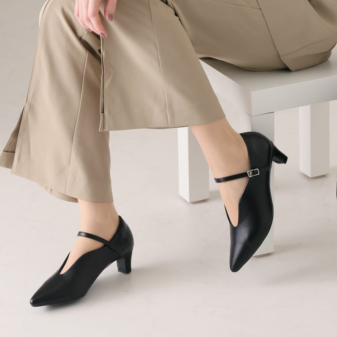 履き心地やみつき感激】ポインテッドトゥスリットストラップ5cm