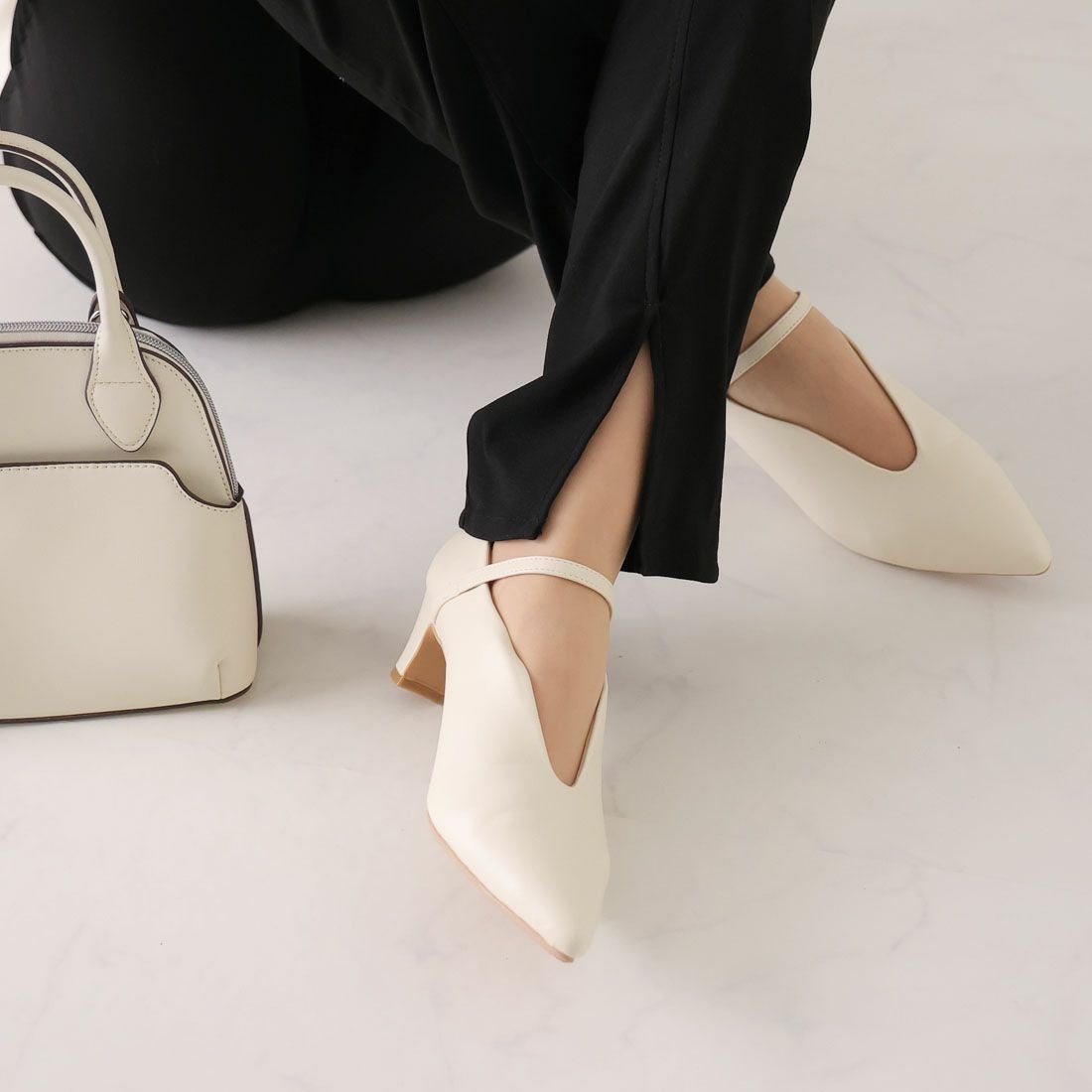 履き心地やみつき感激】ポインテッドトゥスリットストラップ5cm