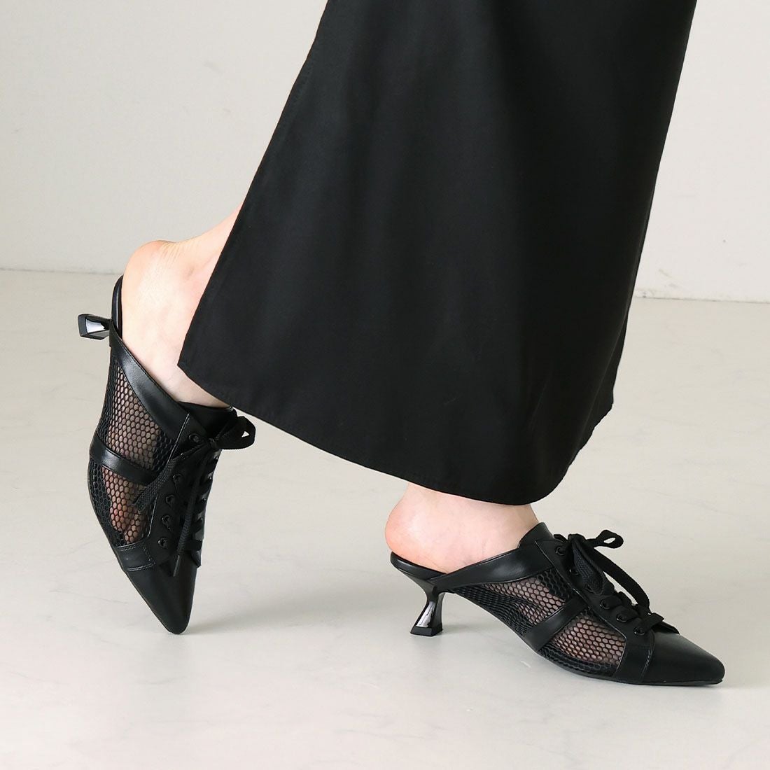 公式ストア/ZOZO限定】ポインテッドトゥシアースニーカーミュール ｜靴