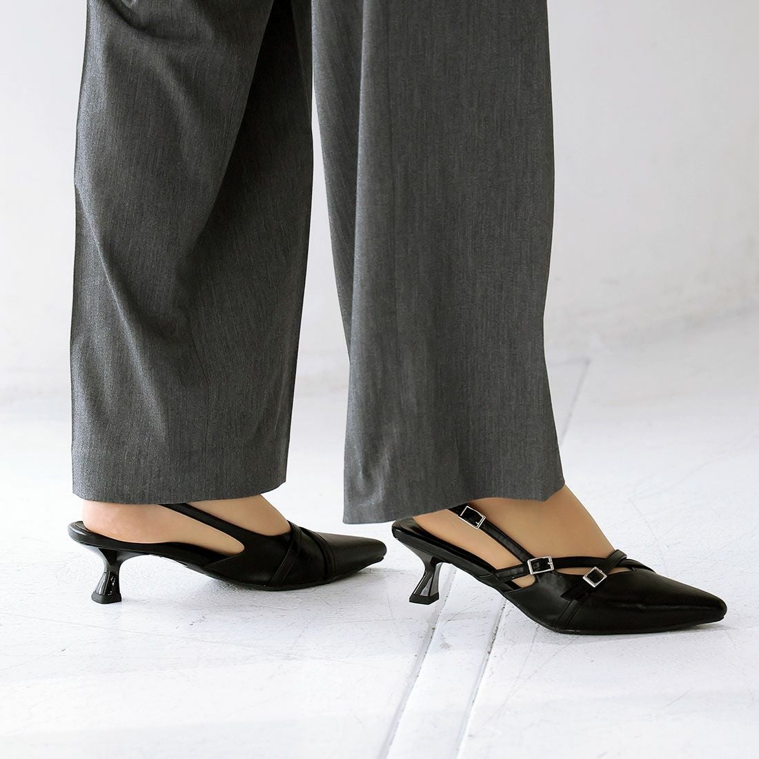 ポインテッドトゥクロスストラップスリングバックパンプス ｜靴
