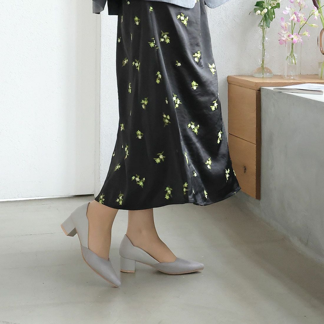 履き心地やみつき感激】ポインテッドトゥ異素材フラワーカット4cm