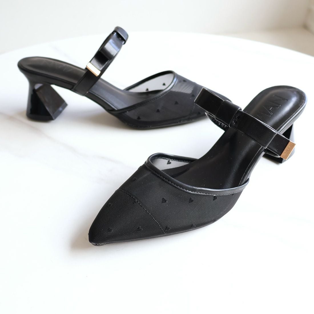 公式ストア限定カラーあり】ポインテッドトゥリボンストラップミュール