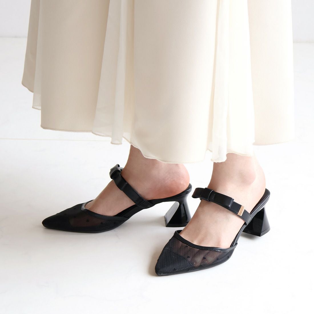 公式ストア限定カラーあり】ポインテッドトゥリボンストラップミュール