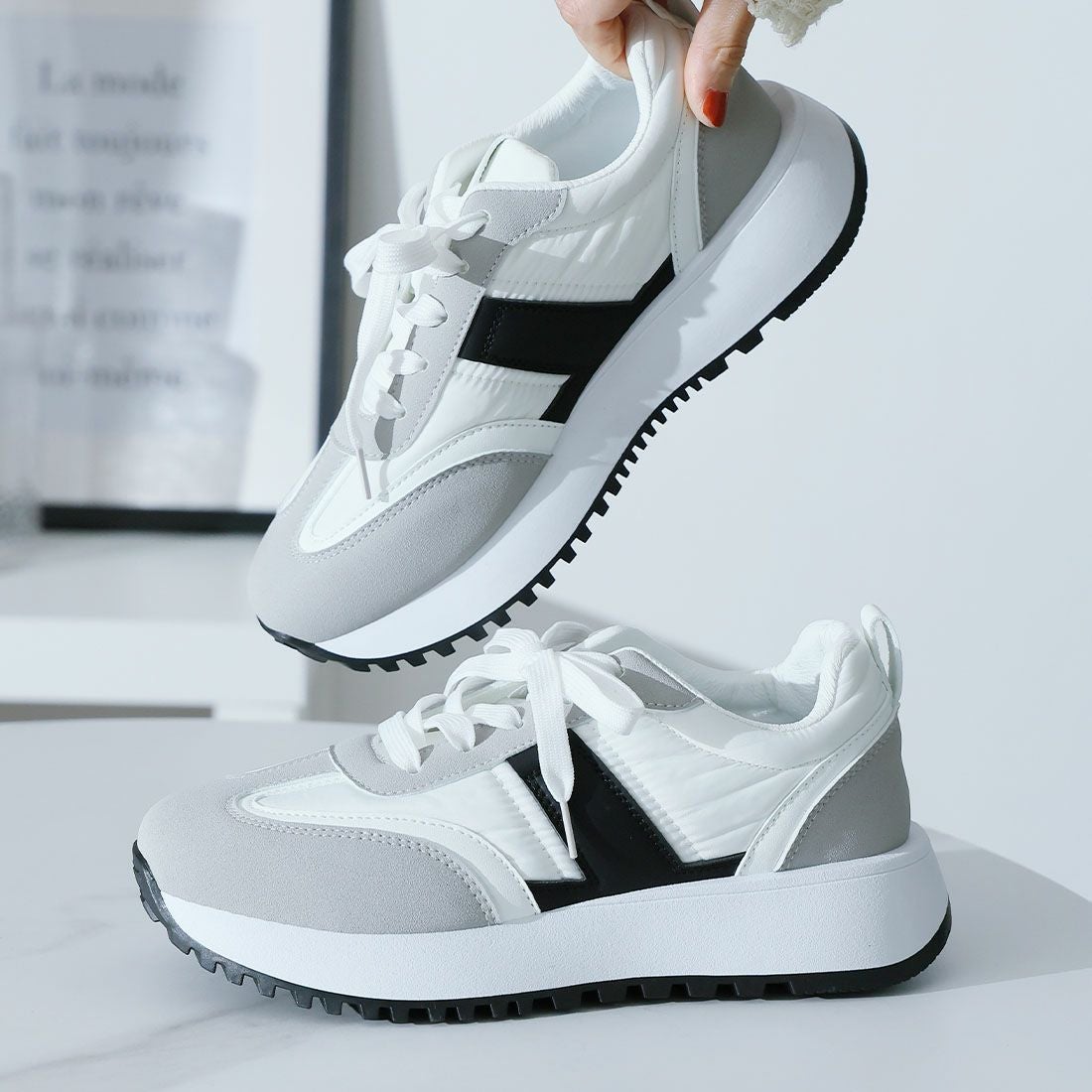 軽量厚底Tトゥサイドデザインレースアップスニーカー ｜靴・レディース
