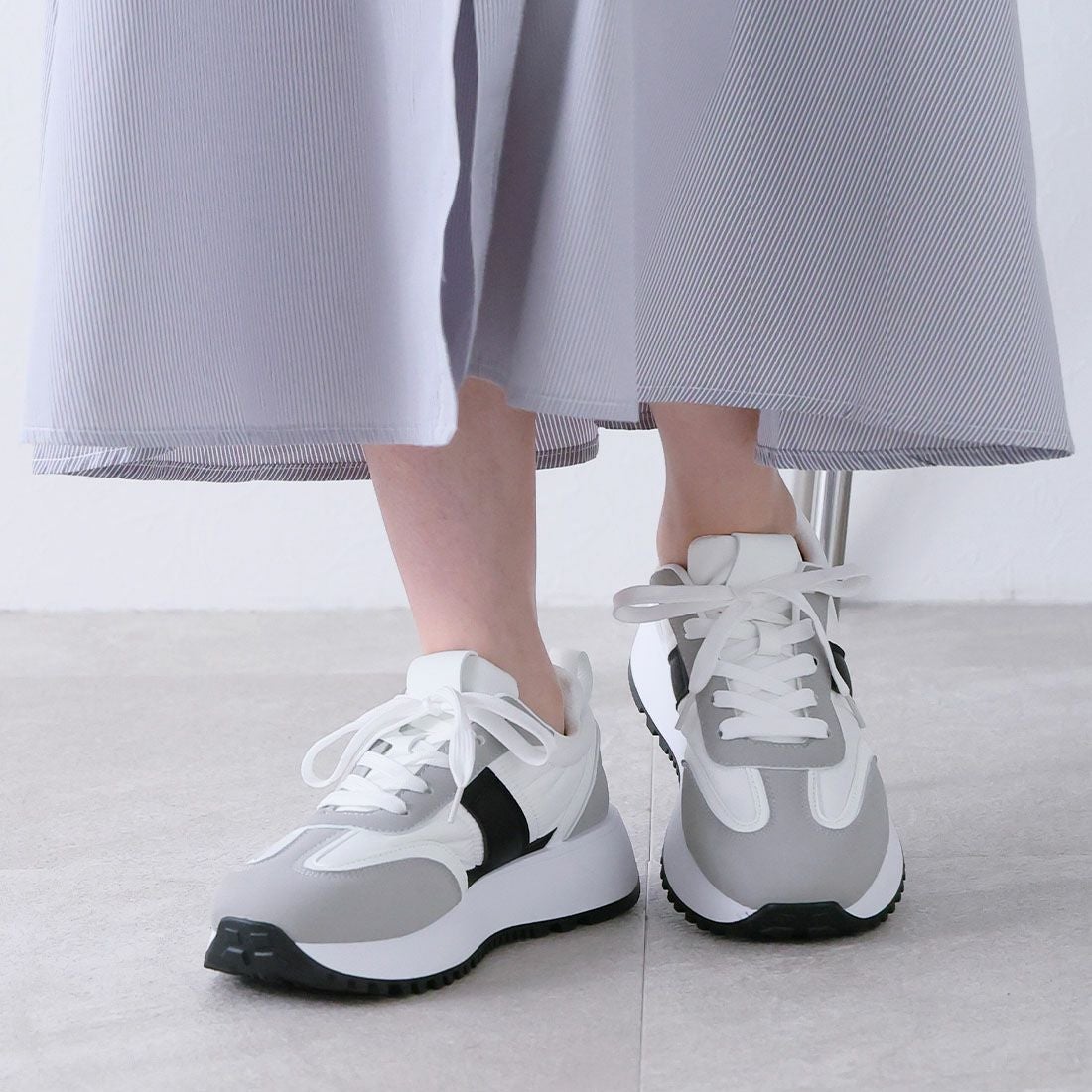 軽量厚底Tトゥサイドデザインレースアップスニーカー ｜靴・レディース