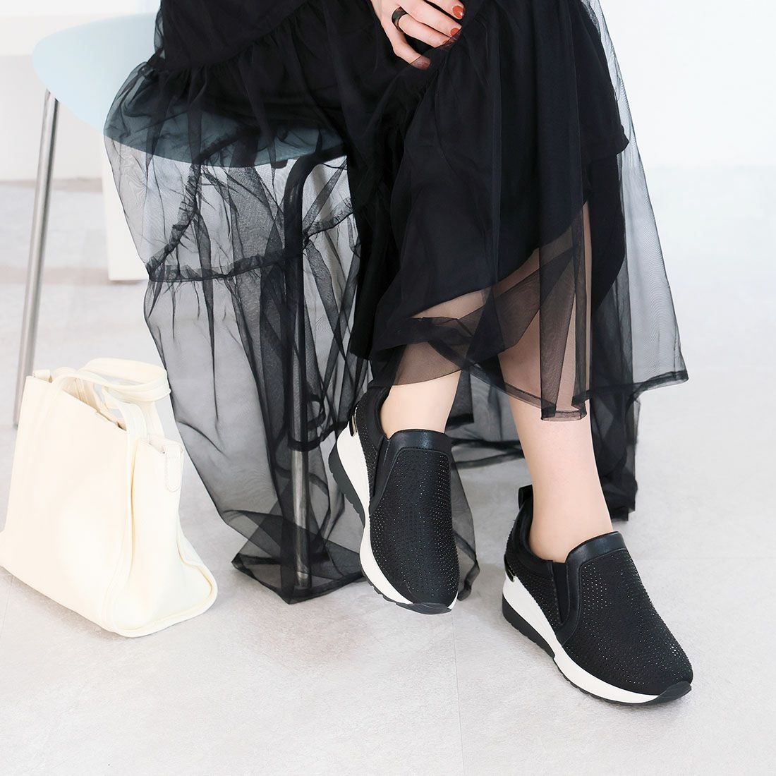 ビジュー付きスリッポンウェッジスニーカー ｜靴・レディースシューズ