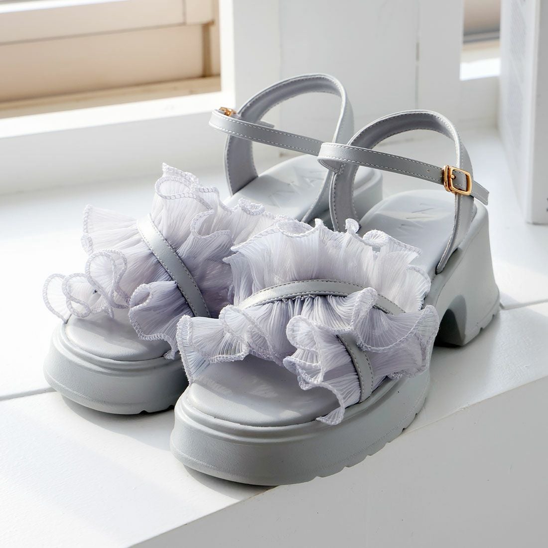 2026年夏新色追加】シアークロスフリル厚底ストラップサンダル ｜靴
