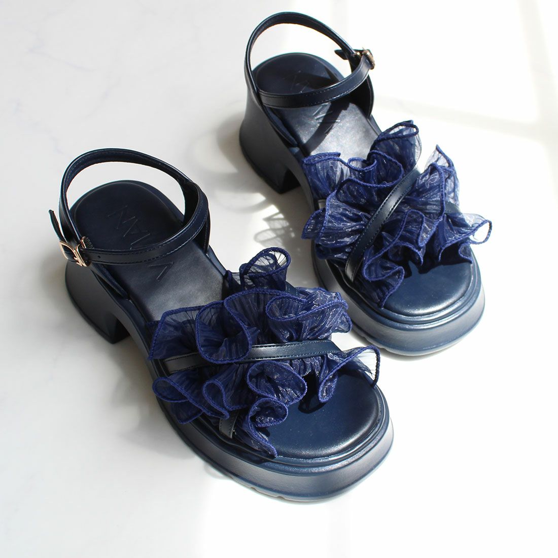 2026年夏新色追加】シアークロスフリル厚底ストラップサンダル ｜靴