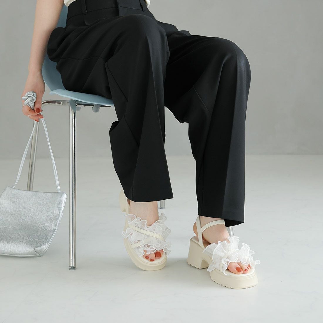 2026年夏新色追加】シアークロスフリル厚底ストラップサンダル ｜靴