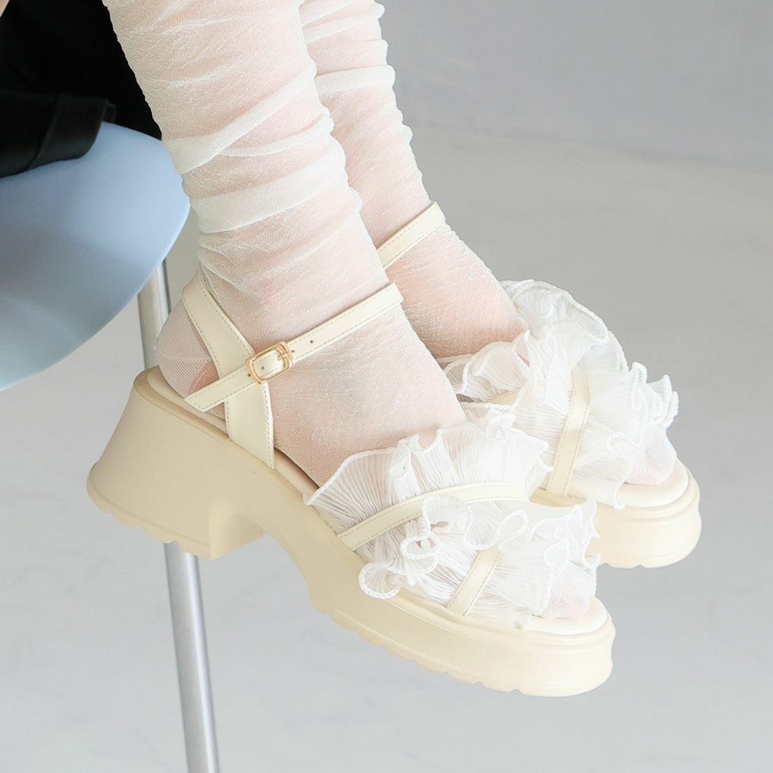 2026年夏新色追加】シアークロスフリル厚底ストラップサンダル ｜靴