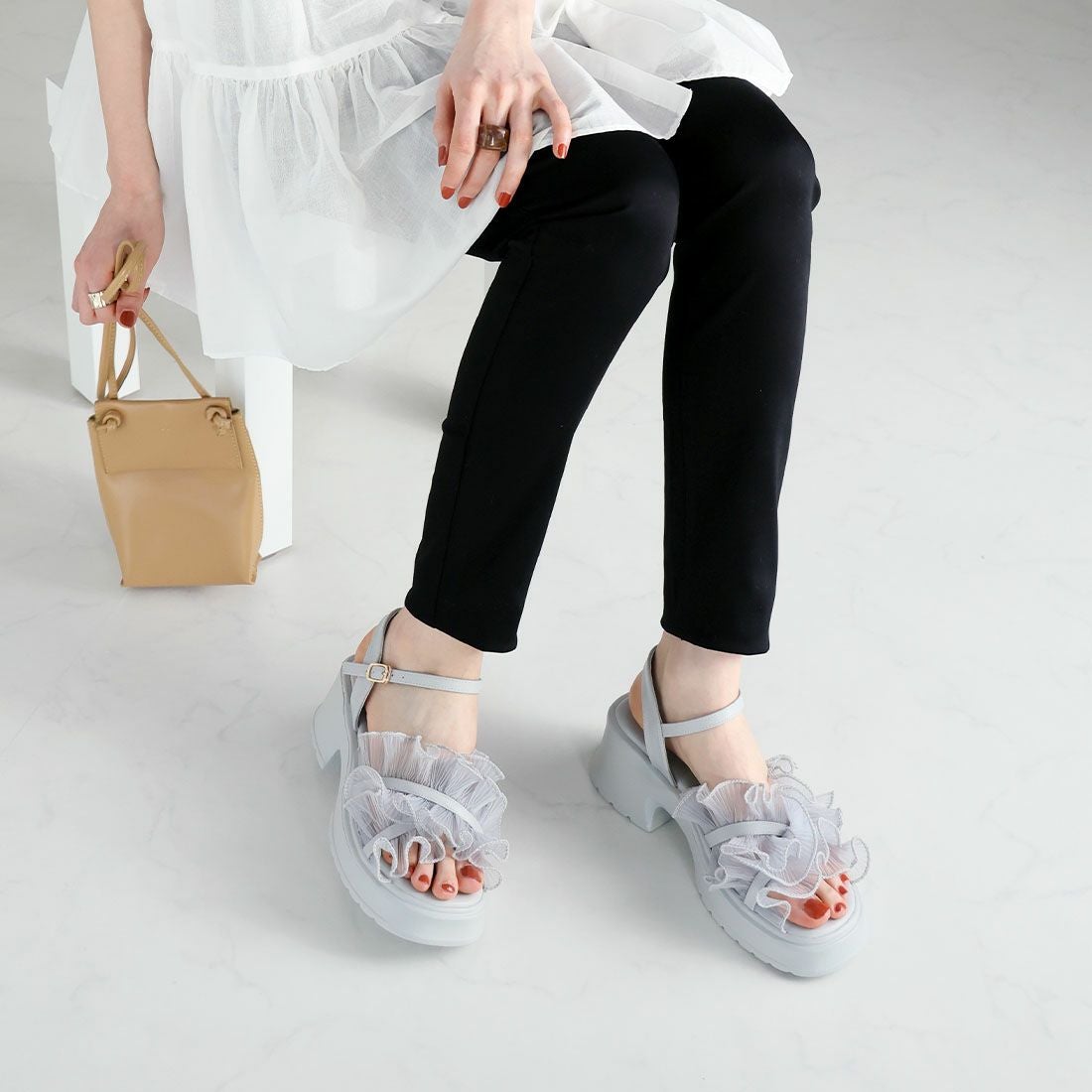 2026年夏新色追加】シアークロスフリル厚底ストラップサンダル ｜靴