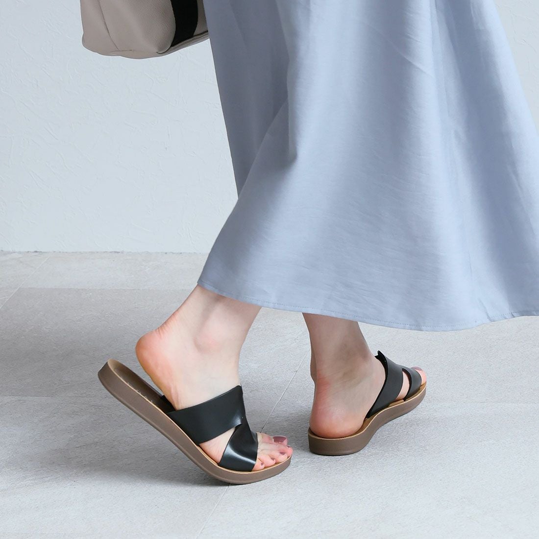 サッ！と履ける】カジュアルコンフォートスリットデザインサンダル