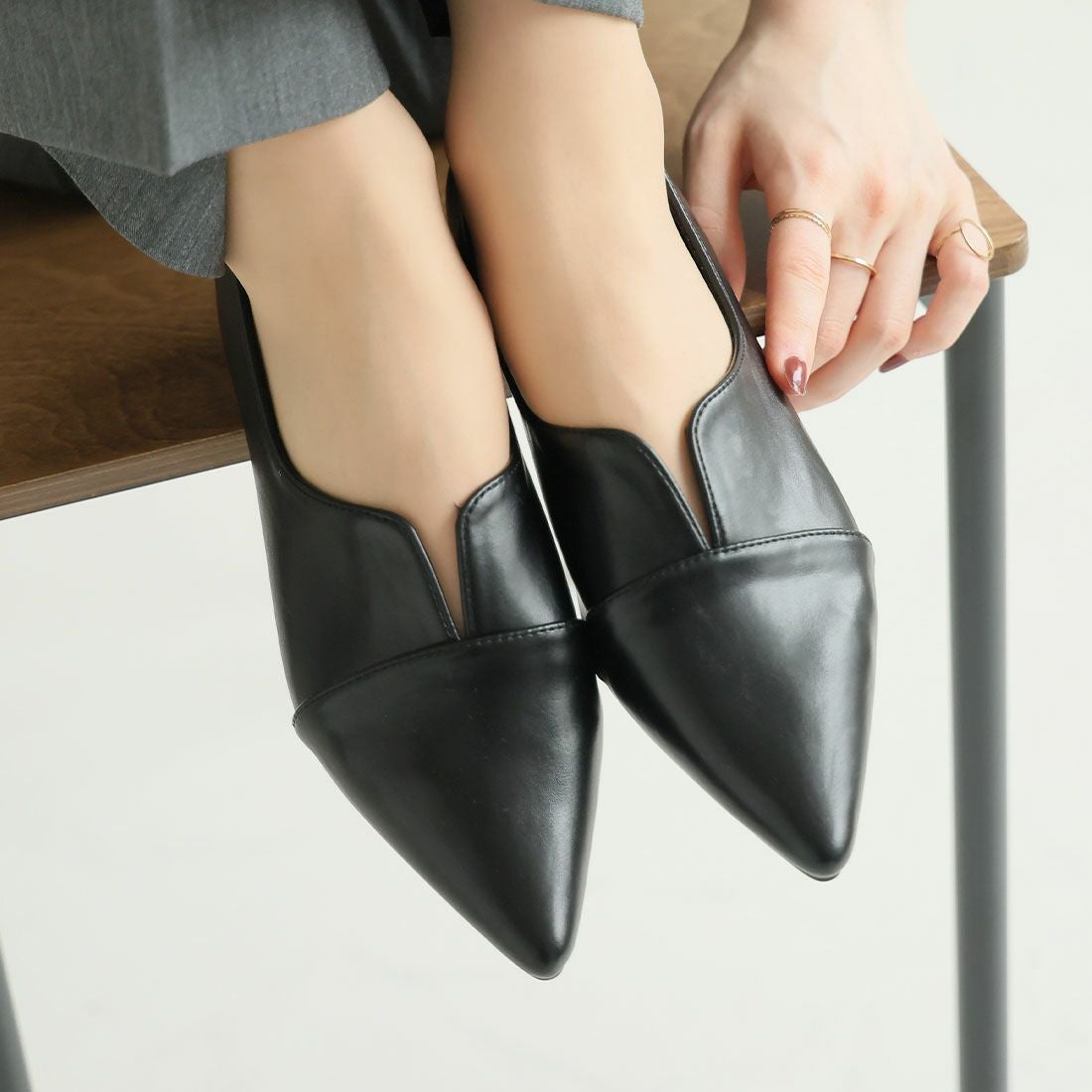 スリット切り替えデザインフラットシューズ ｜靴・レディースシューズ