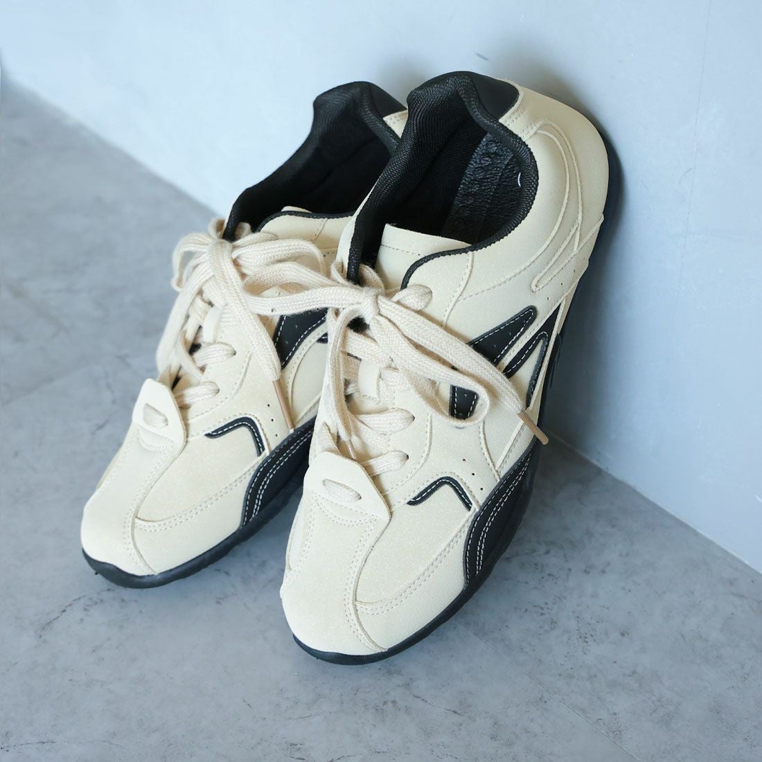 やわらかソールバイカラーレースアップスニーカー ｜靴・レディース