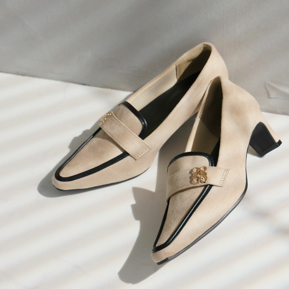 スクエアトゥモノグラム5cmプレートヒール感激ローファーパンプス ｜靴