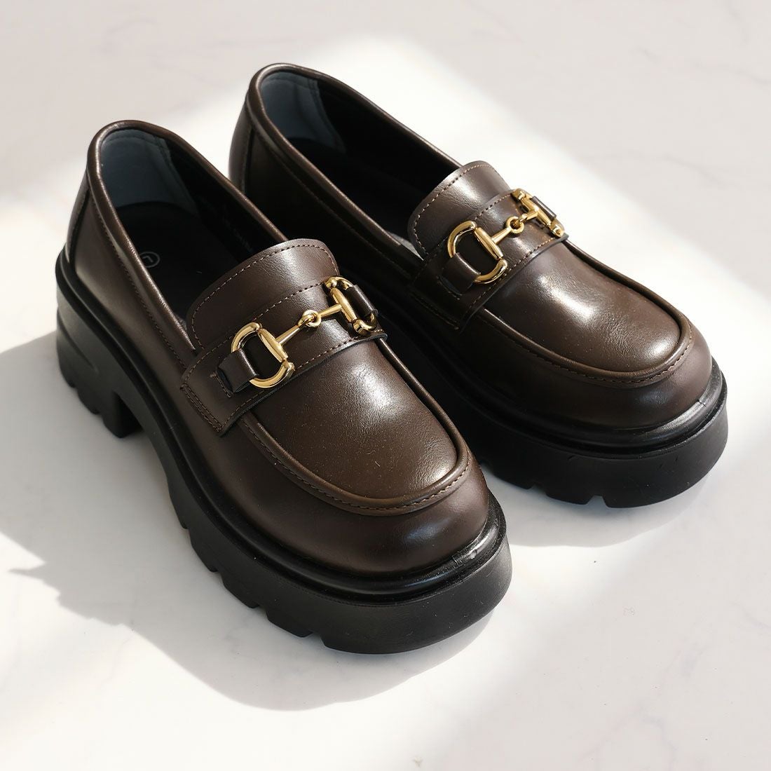 【新品未使用】VIN ヴァン　厚底ローファー 黒　ベージュのコンビネーション 厚底トラックソールビット付きローファー ｜靴・レディースシューズの