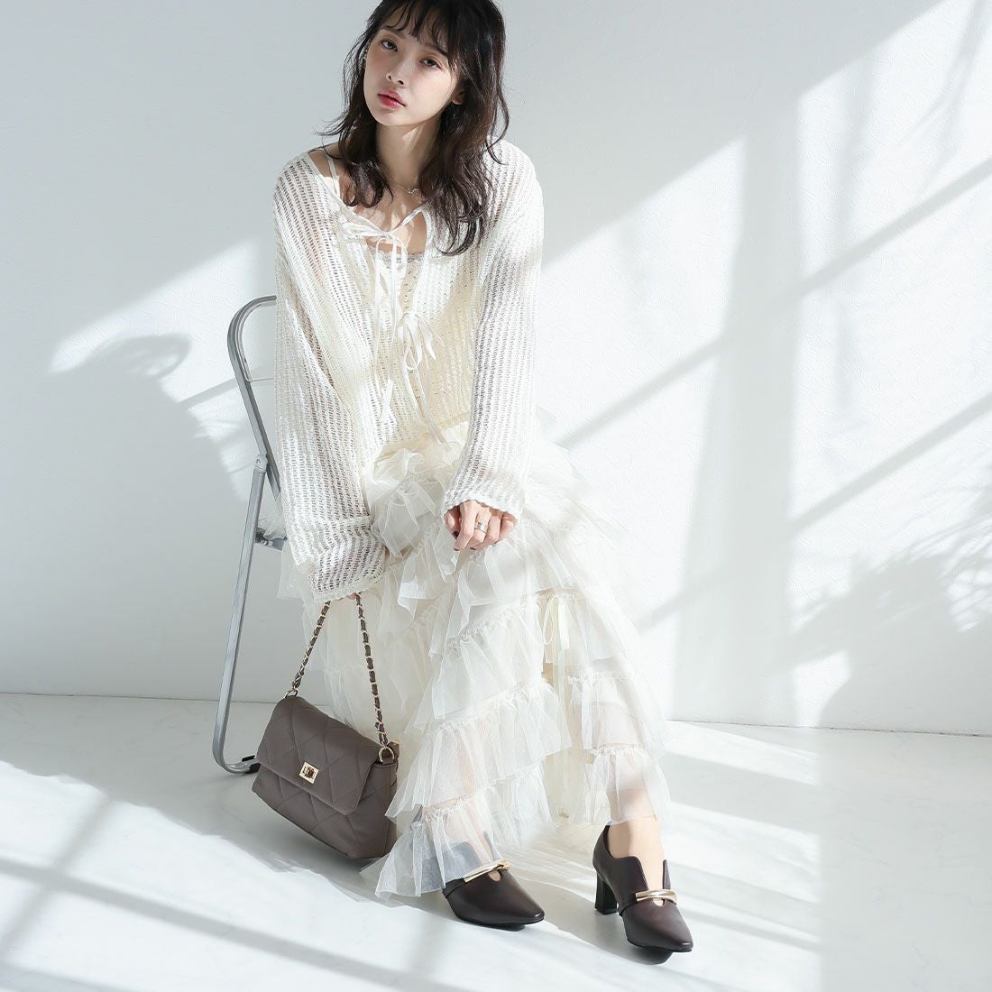 スリットデザインゴールドモチーフパンプス ｜靴・レディースシューズ