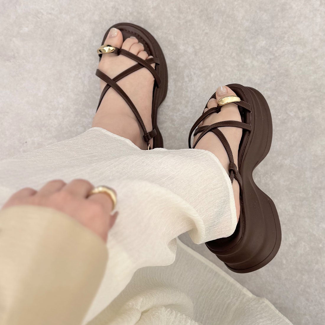 kokoさんコラボ】厚底ゴールドパーツストラップトングサンダル ｜靴